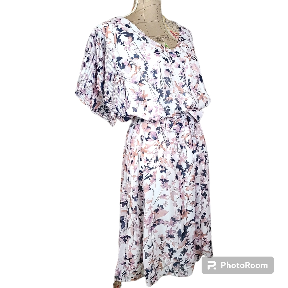 LANE BRYANT Size 18 White Floral Feminine Pleated Flutter Short Sleeve Dress NWT - Picture 2 of 11